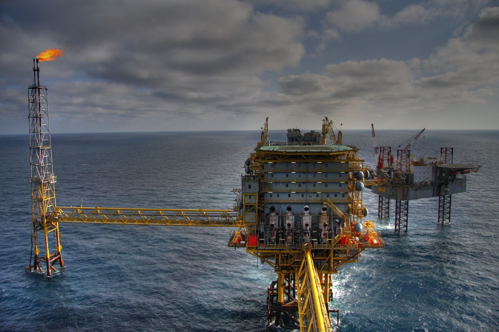 Offshore crude oil and gas platform